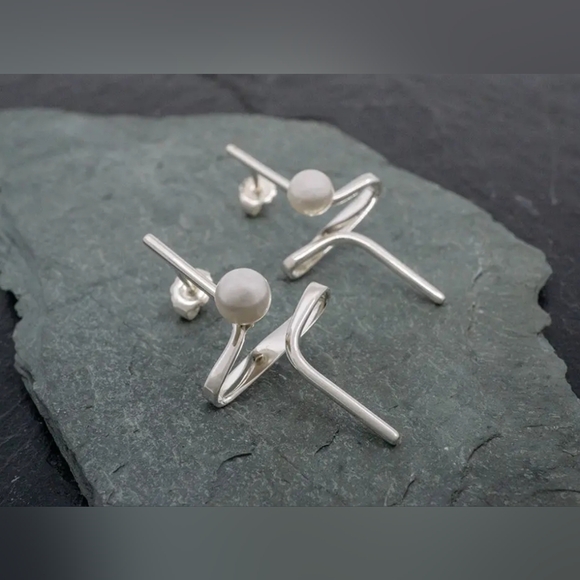 ❤️ MODERN PEARLY STERLING SILVER EARRINGS - Picture 1 of 10